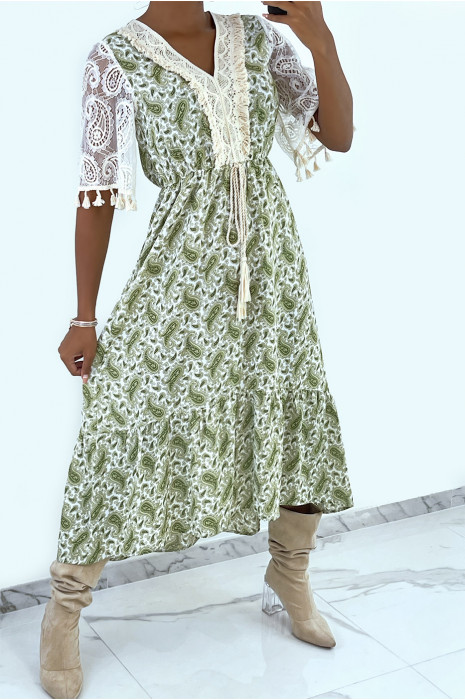 Longue robe verte avec dentelle et motif - 1