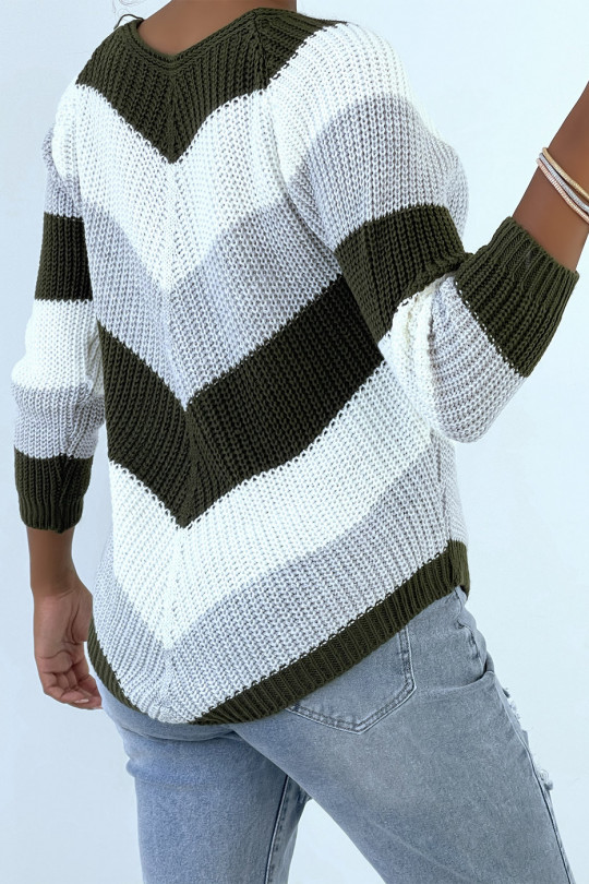 Pull en laine Noir tricolore à maille torsadée et coupe asymétrique.