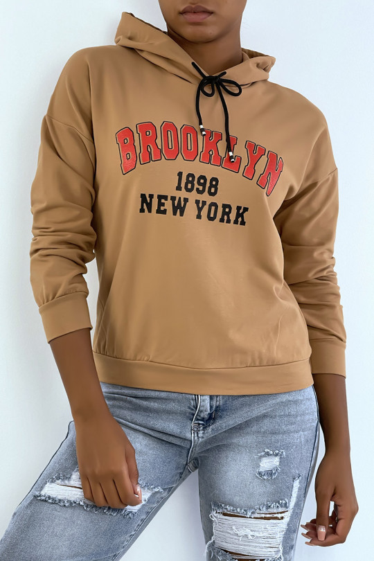 Camelkleurige swCat met capuchon en BROOKLYN-opschrift 898 NEW YORK - 3