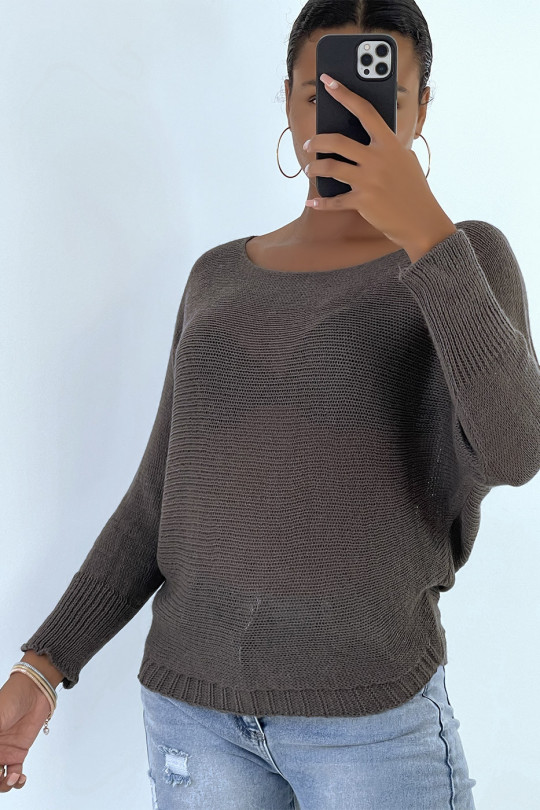 Taupe sweater with knitted boat neck and bat sleeve. 16300 - 2