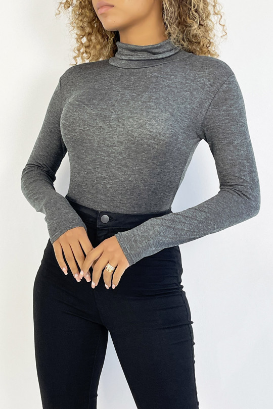 Fir green under sweater with round neck and long sleeves