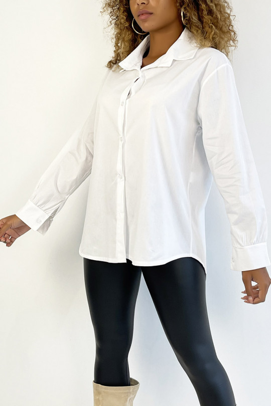 Chemise blanche en coton très tendance et agréable à porter