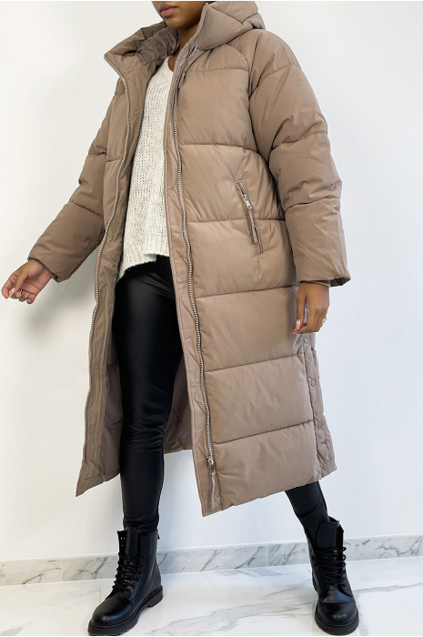Lang, dik taupe donsjack met capuchon en zakken - 1