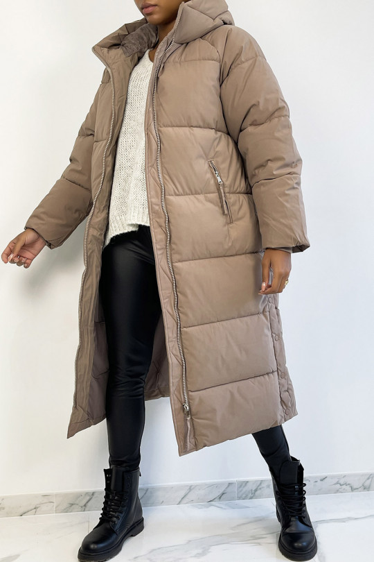 Long, thick taupe down jacket with hood and pockets - 1