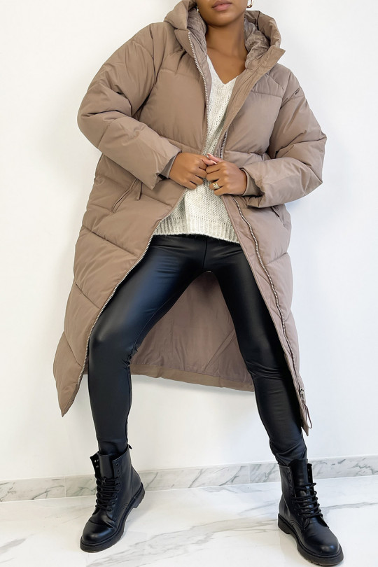 Long, thick taupe down jacket with hood and pockets - 2