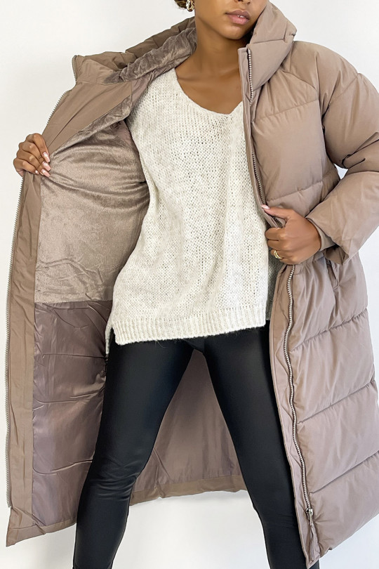 Long, thick taupe down jacket with hood and pockets - 6