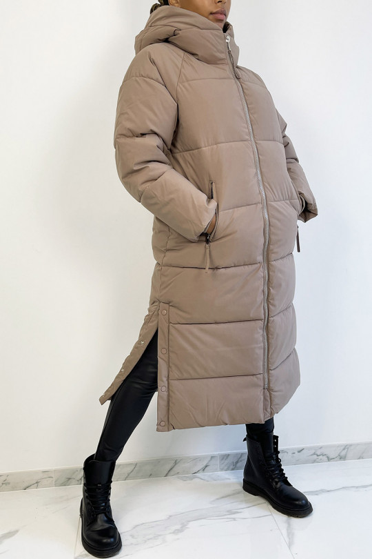 Long, thick taupe down jacket with hood and pockets - 7