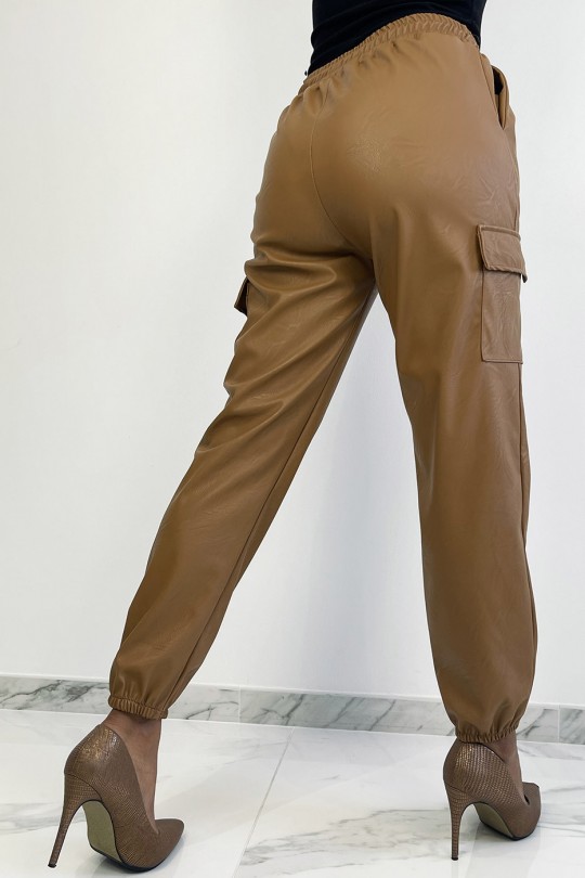 Camel faux leather cargo pants with pockets - 4