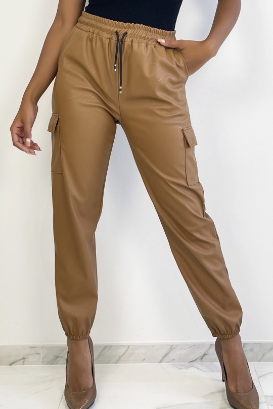 Camel faux leather cargo pants with pockets - 5