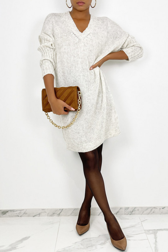 Very soft beige V-neck sweater dress made of wool - 1