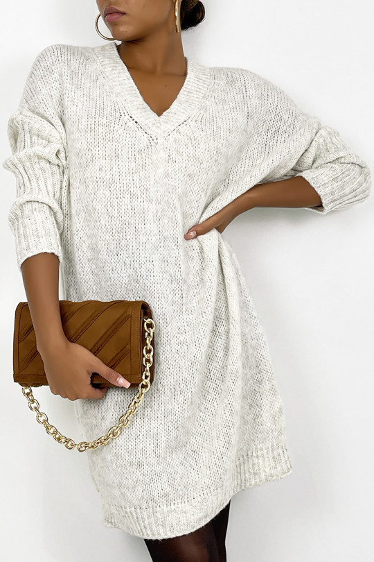 Very soft beige V-neck sweater dress made of wool - 2