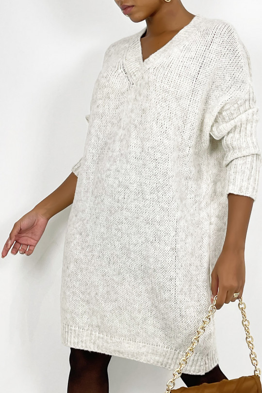 Very soft beige V-neck sweater dress made of wool - 3