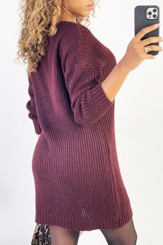 Robe pull droite mi-longue bordeaux avec détail à tresse avec col V - 4