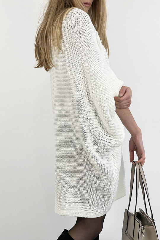 White loose mid-length round neck sweater dress - 4