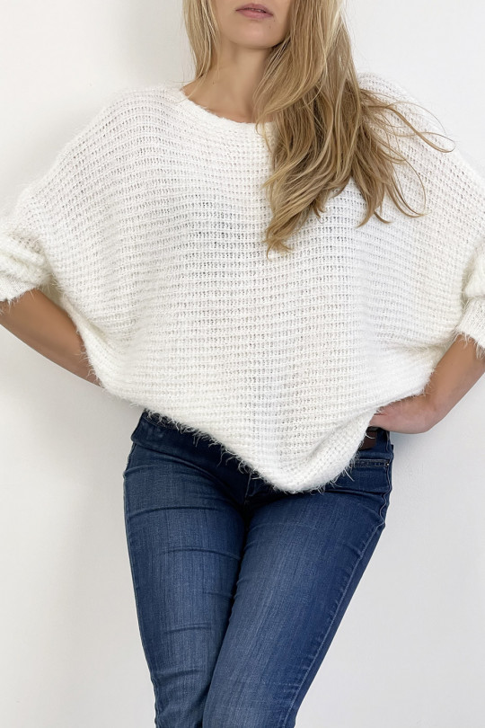 Pull blanc col rond effet maille très doux, allie style et simplicité - 2 Pull blanc col rond effet maille très doux, allie style et simplicité - 2