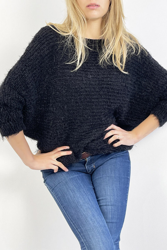Pull noir col rond effet maille très doux, allie style et simplicité - 1