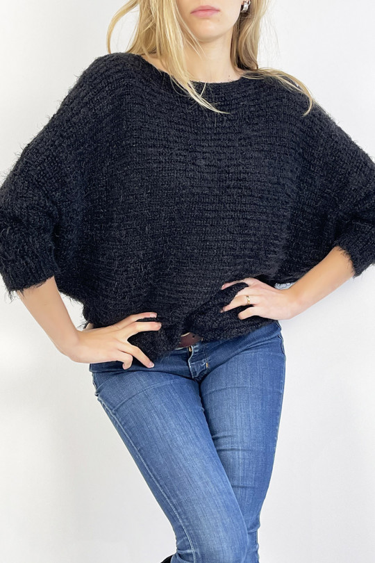 Black round neck sweater with very soft knit effect, combines style and simplicity - 2 Black round neck sweater with very soft knit effect, combines style and simplicity - 2