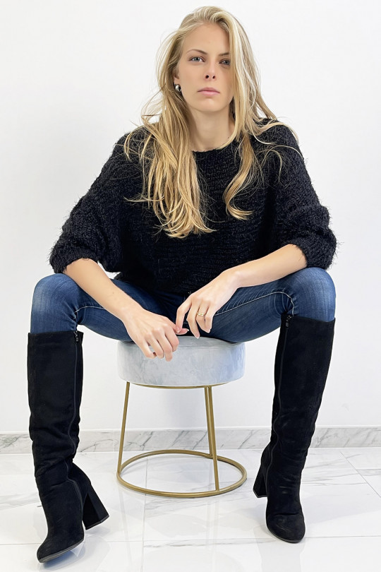 Pull noir col rond effet maille très doux, allie style et simplicité - 8