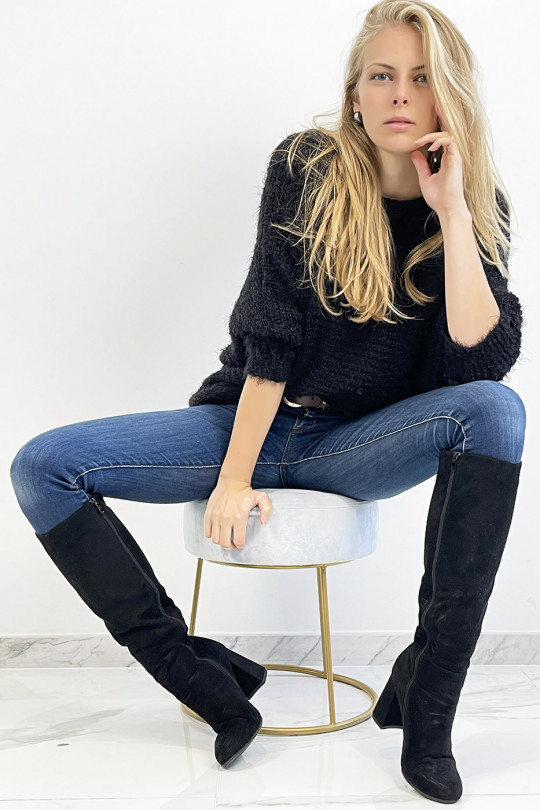 Pull noir col rond effet maille très doux, allie style et simplicité - 9