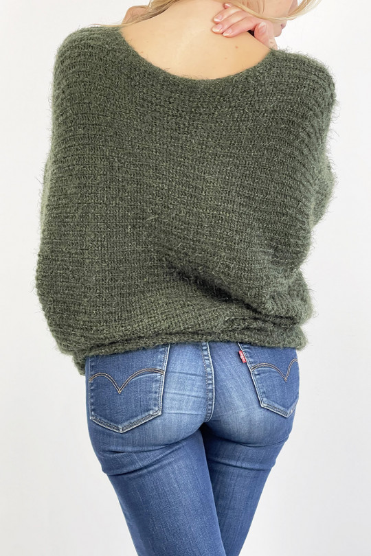 Khaki green round neck sweater with very soft knit effect, combines style and simplicity - 2