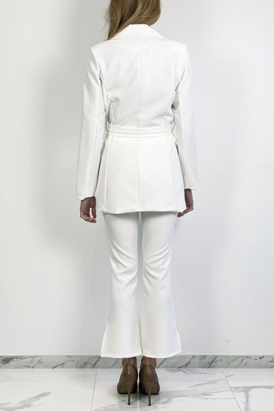 Chic and trendy white suit set with a straight cut, elephant leg pants and belt at the waist - 1