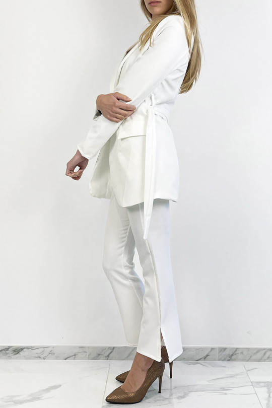 Chic and trendy white suit set with a straight cut, elephant leg pants and belt at the waist - 2