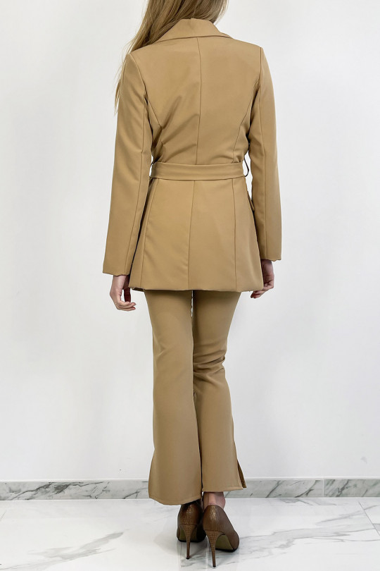 EnCCmble chic and trendy camel suit with a straight cut, bell-bottom pants and belt at the waist - 1