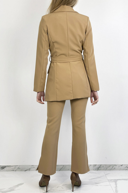 EnCCmble chic and trendy camel suit with a straight cut, bell-bottom pants and belt at the waist - 2