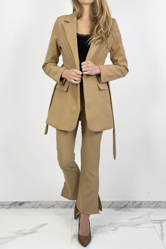 EnCCmble chic and trendy camel suit with a straight cut, bell-bottom pants and belt at the waist - 5