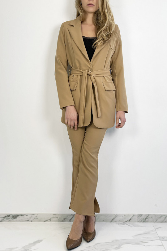 EnCCmble chic and trendy camel suit with a straight cut, bell-bottom pants and belt at the waist - 7