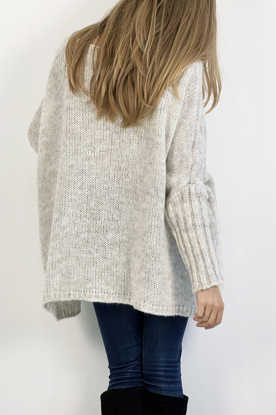 Long loose beige knit effect sweater with braid detail in the center - 5