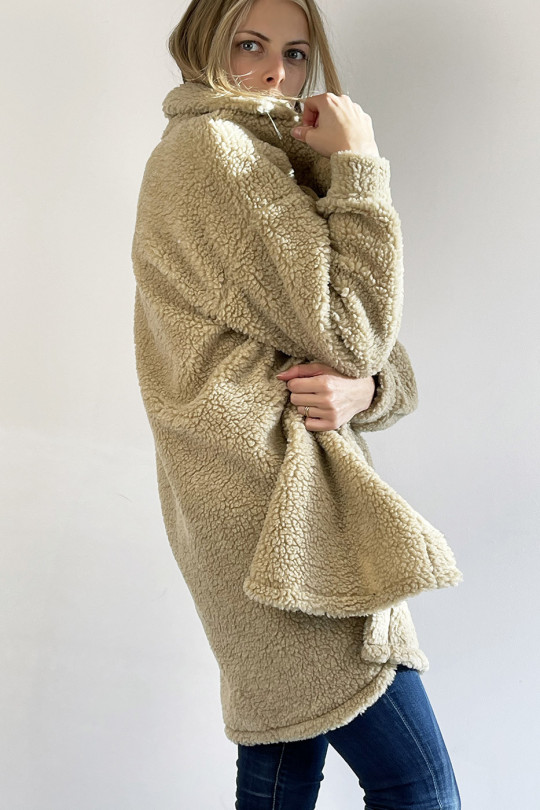 Lang beige jasje in overhemdstijl met toupetje-effect met vrij lichte hypertrendy knoop - 2