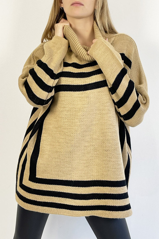 Camel turtleneck sweater with a geometric shape pattern that restructures the silhouette - 1