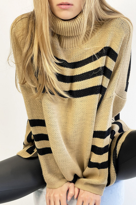 Camel turtleneck sweater with a geometric shape pattern that restructures the silhouette - 6