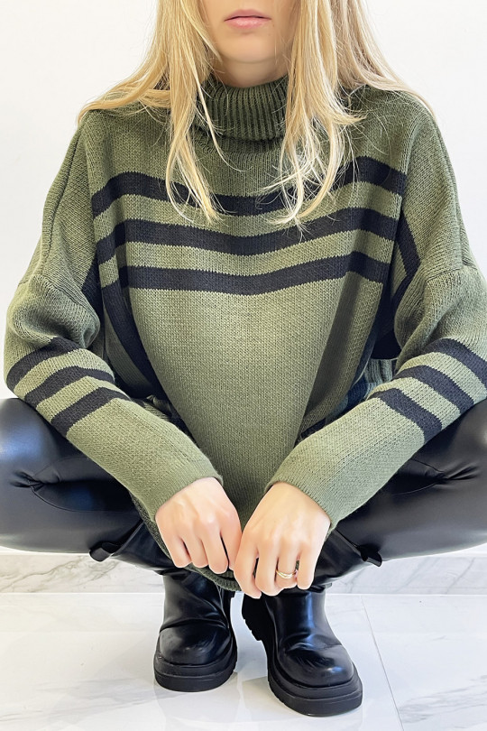 Khaki turtleneck sweater with a geometric shape pattern that restructures the silhouette - 2