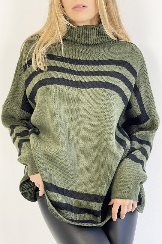 Khaki turtleneck sweater with a geometric shape pattern that restructures the silhouette - 4