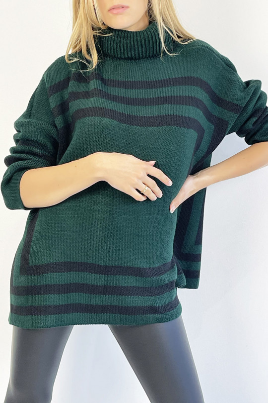 Green turtleneck sweater with a geometric shape pattern that restructures the silhouette - 3