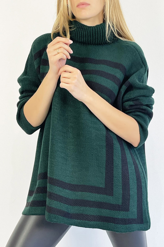 Green turtleneck sweater with a geometric shape pattern that restructures the silhouette - 4