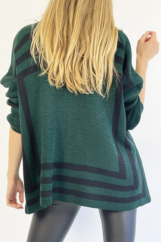 Green turtleneck sweater with a geometric shape pattern that restructures the silhouette - 8