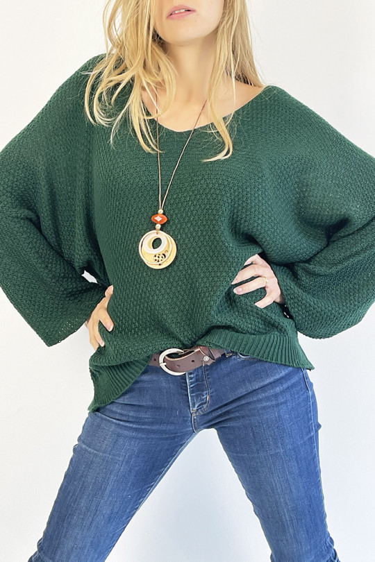 Loose green V-neck knitted effect sweater with bohemian chic style necklace - 3