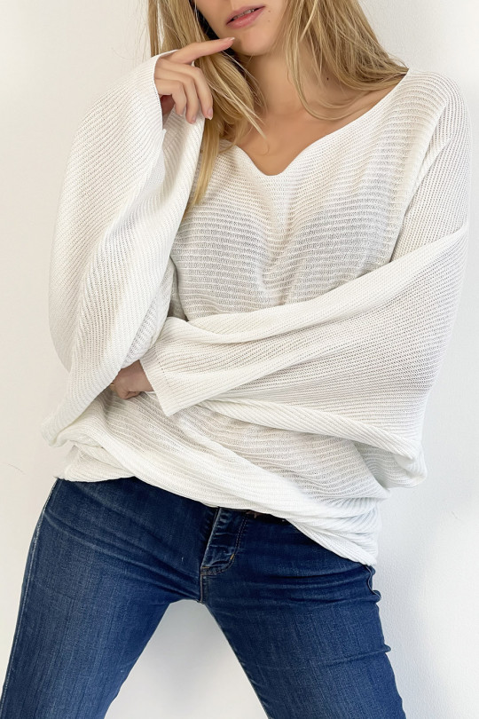Long loose-fitting sweater in white mesh effect with linear pattern and wide bat-effect sleeve - 2