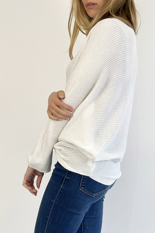 Long loose-fitting sweater in white mesh effect with linear pattern and wide bat-effect sleeve - 5