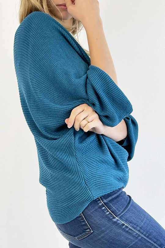 Long loose-fitting sweater in azure blue mesh effect with linear pattern and wide bat-effect sleeve - 4
