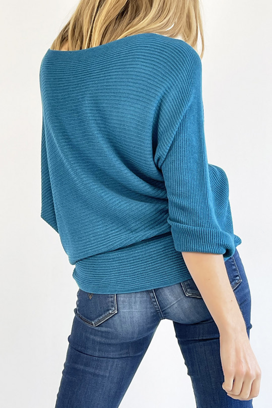 Long loose-fitting sweater in azure blue mesh effect with linear pattern and wide bat-effect sleeve - 5