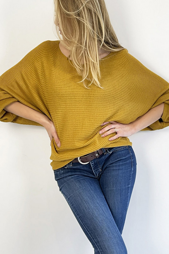 Long loose-fitting mustard sweater with linear pattern mesh effect and wide bat-effect sleeve - 2