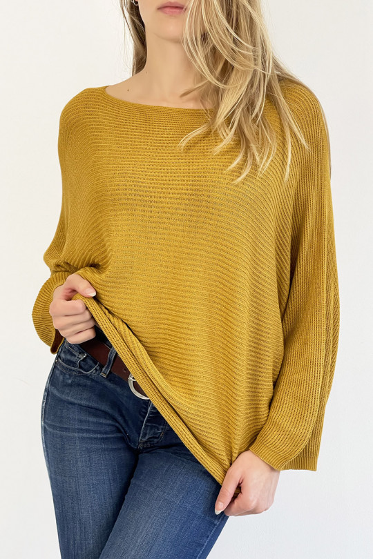 Long loose-fitting mustard sweater with linear pattern mesh effect and wide bat-effect sleeve - 3