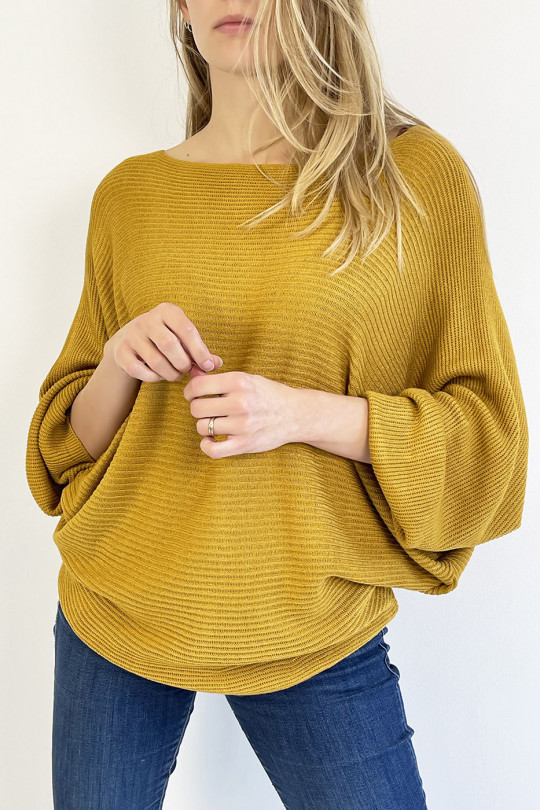 Long loose-fitting mustard sweater with linear pattern mesh effect and wide bat-effect sleeve - 4