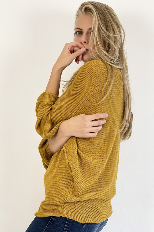 Long loose-fitting mustard sweater with linear pattern mesh effect and wide bat-effect sleeve - 5