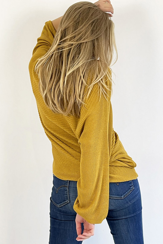 Long loose-fitting mustard sweater with linear pattern mesh effect and wide bat-effect sleeve - 6