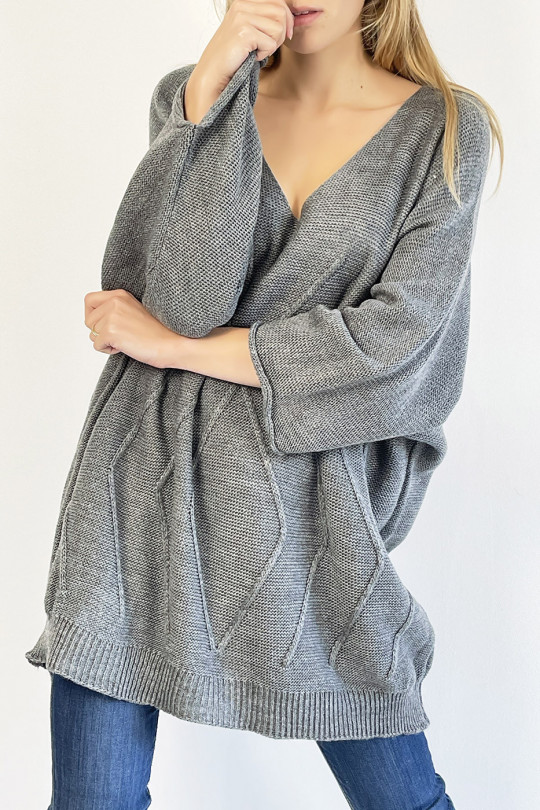Pull anthracite long col V ample effet maille avec détail tricot de ligne en relief qui restructure la silhouette - 4